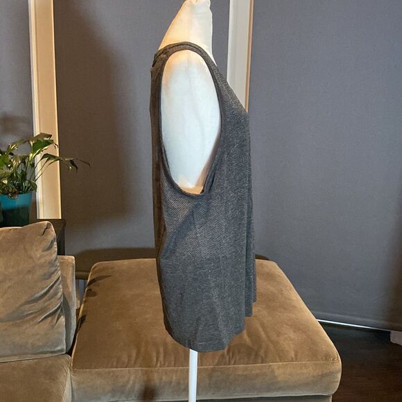 Women’s All In Motion Gray Seamless & Moisture Wicking Tank Top Size M NWT - Picture 2 of 11